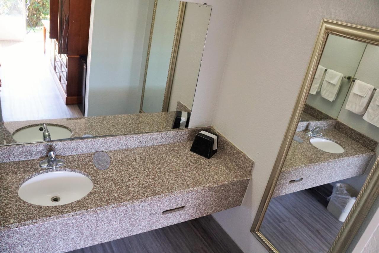 Hotel Elev8 Конро Екстер'єр фото